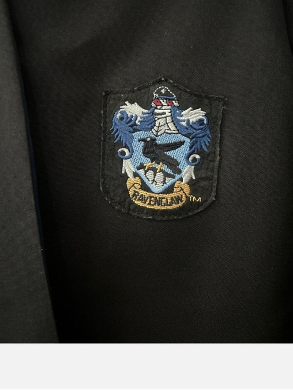 Official Universal Studios Harry Potter Collection Ravenclaw™ Adult Robe - Picture 5 of 6
